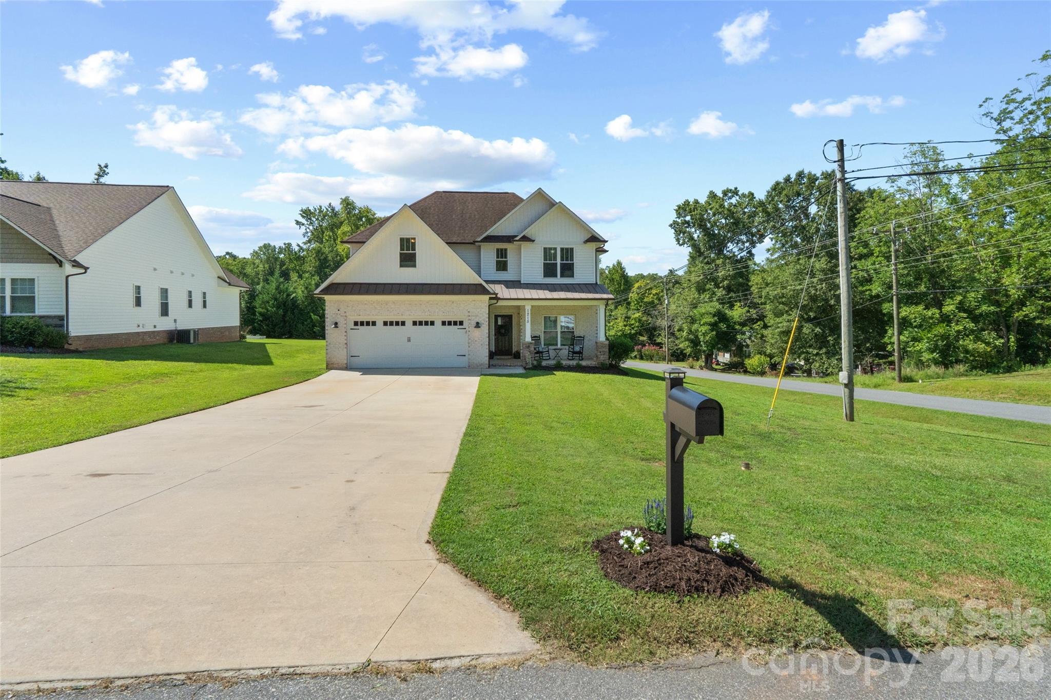 1215 Robinhood Ln, Kannapolis, NC 28081