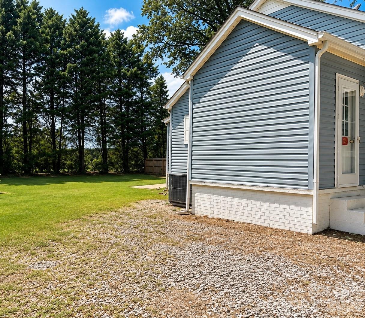 802 3rd St SE, Conover, NC 28613