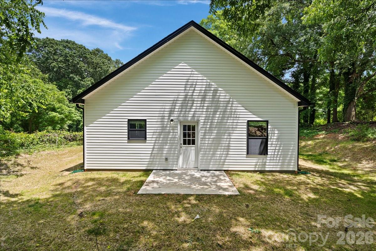 2041 S Pine Dr, Gastonia, NC 28054