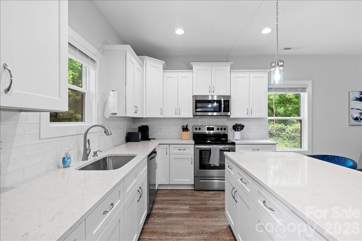 2041 S Pine Dr, Gastonia, NC 28054