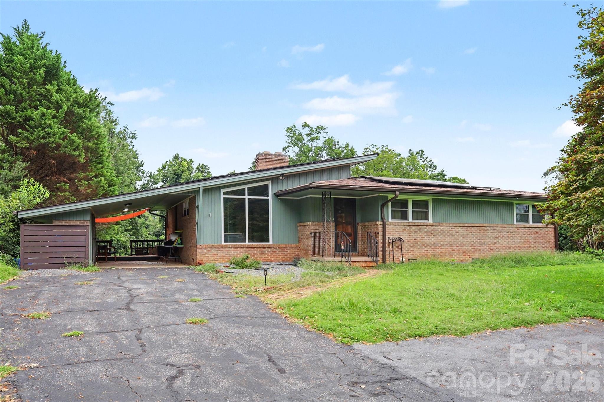 126 21st Ave NW, Hickory, NC 28601