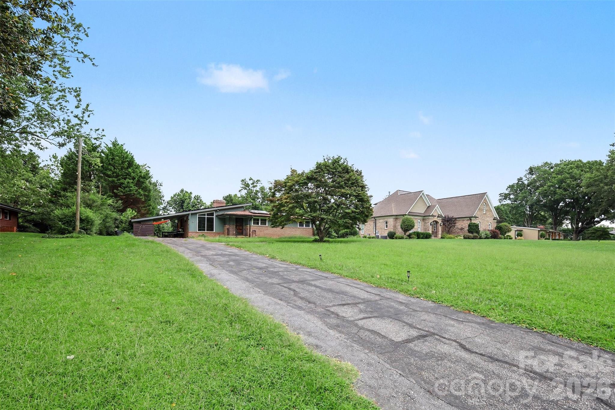 126 21st Ave NW, Hickory, NC 28601