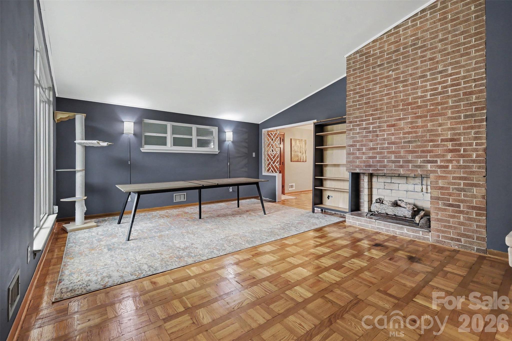 126 21st Ave NW, Hickory, NC 28601