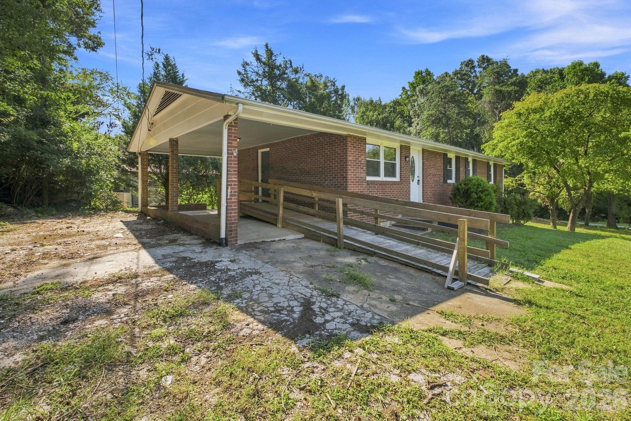 1021 S Caldwell Ave, Newton, NC 28658