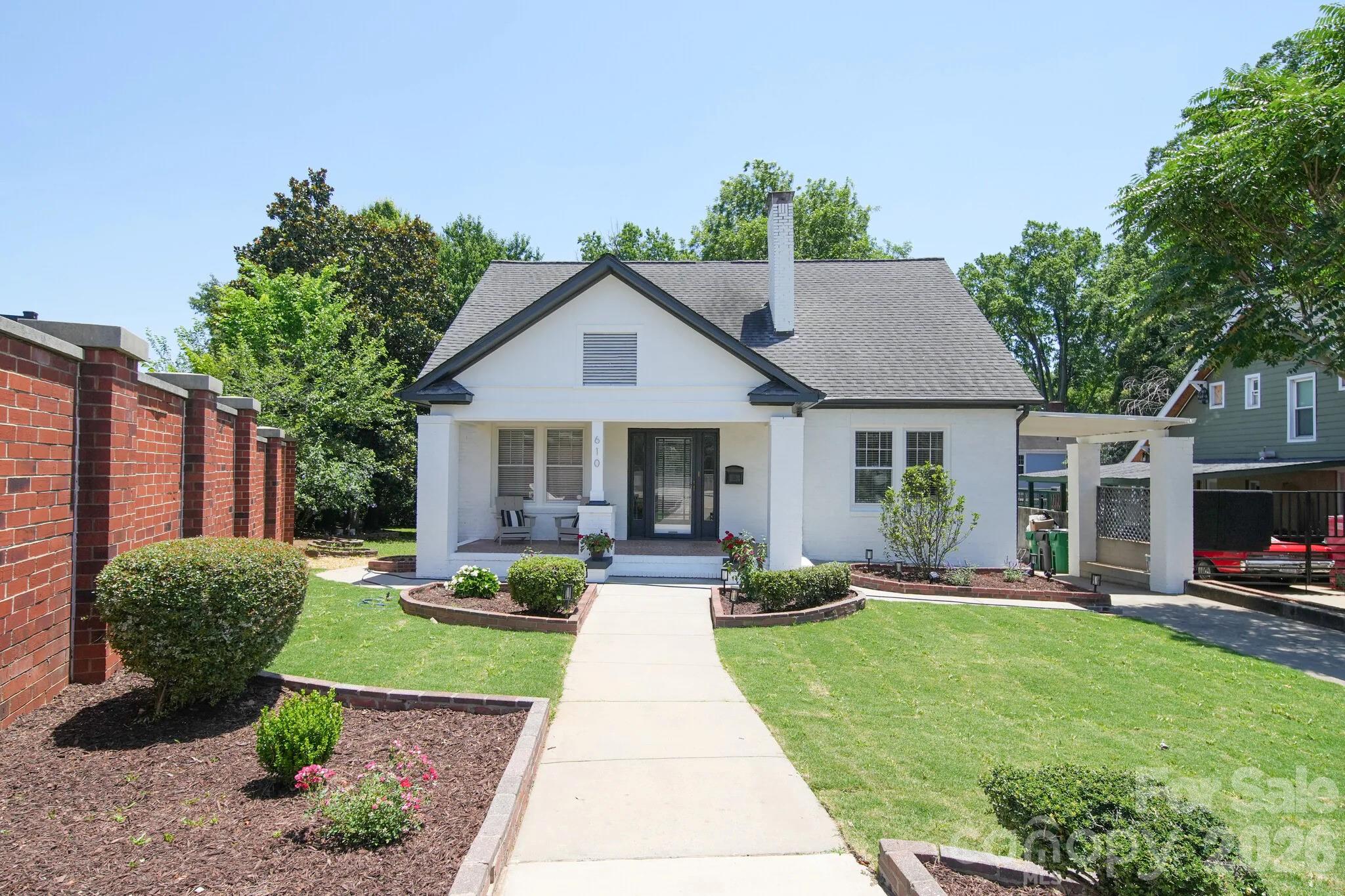 610 Hawthorne Ln, Charlotte, NC 28204