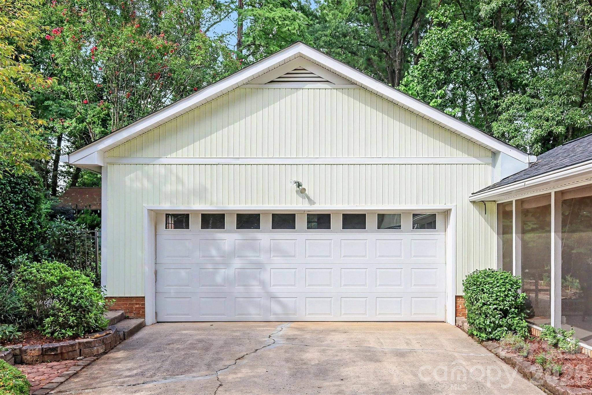 6122 Yellowood Rd, Charlotte, NC 28210
