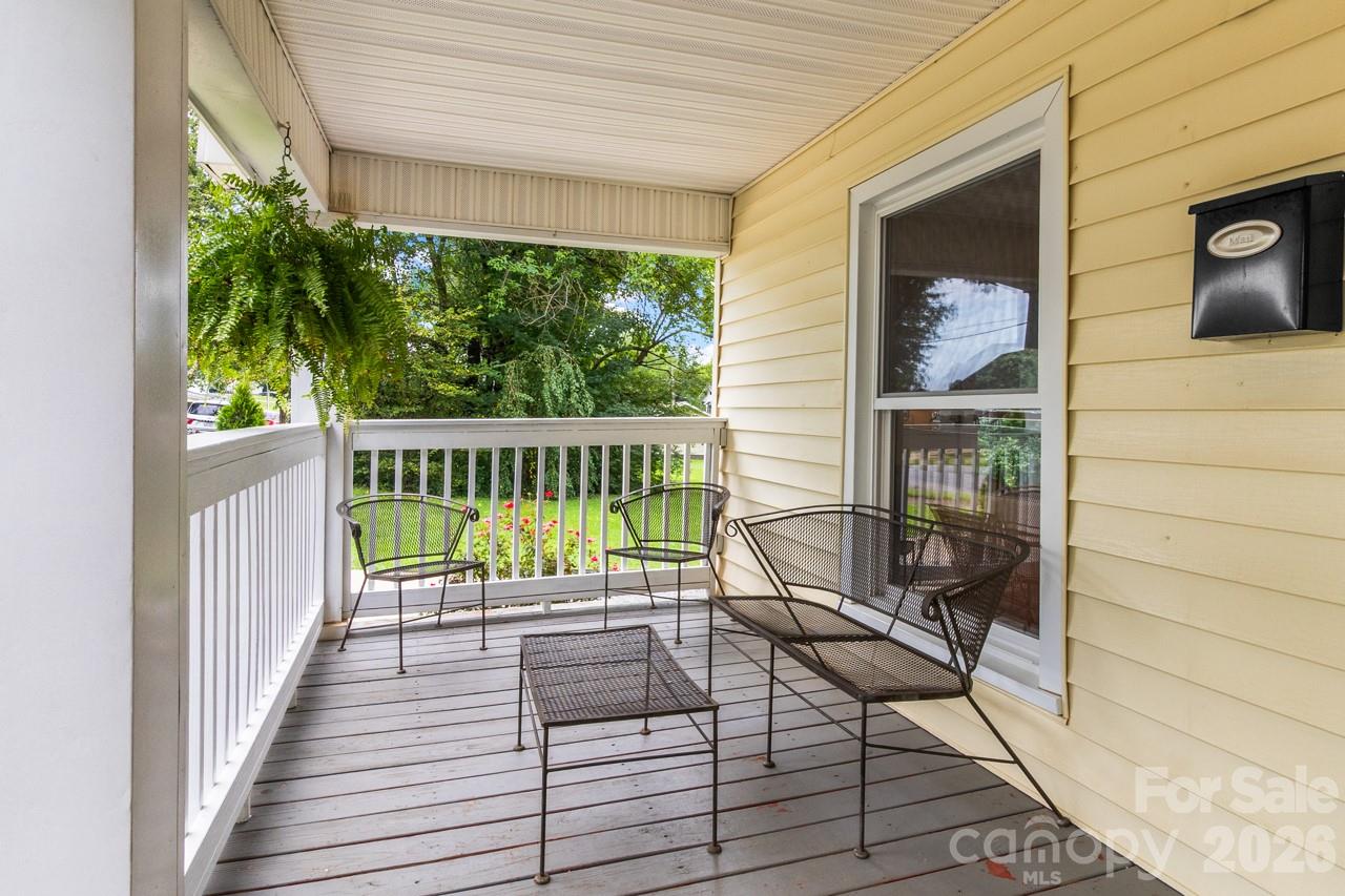 412 N 1st Ave, Maiden, NC 28650