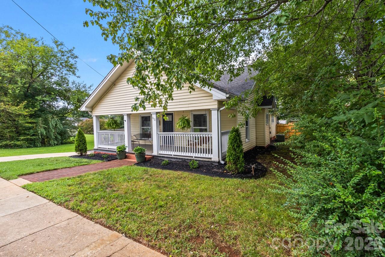 412 N 1st Ave, Maiden, NC 28650