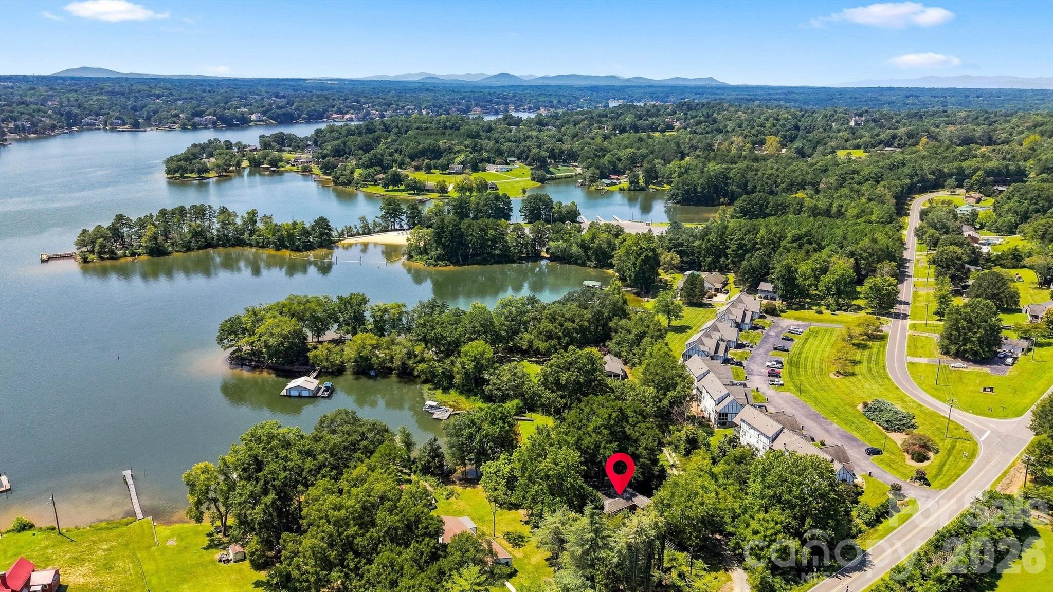 35 Loudonya Ln, Hickory, NC 28601