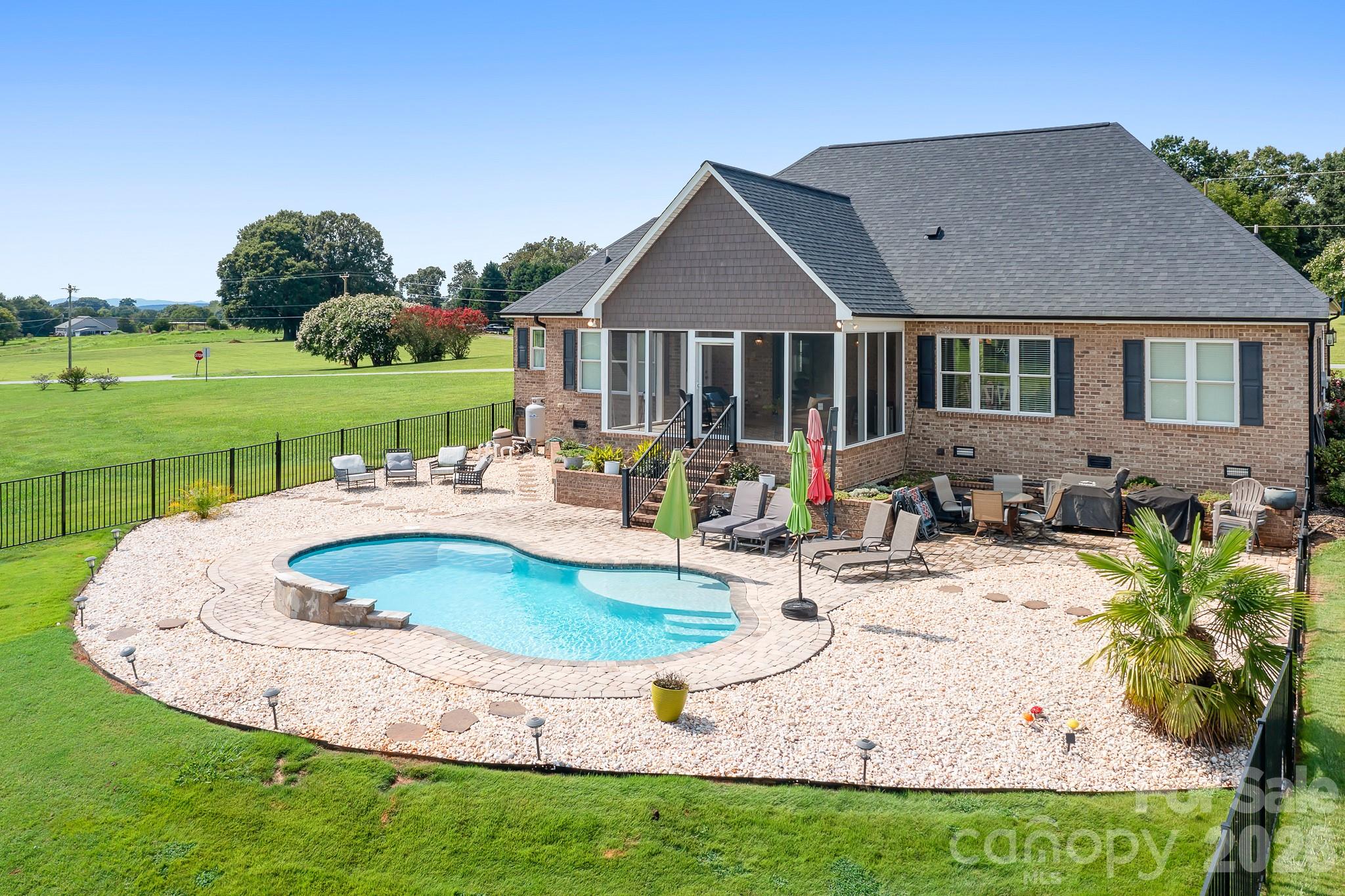 2261 Eva Ct, Lincolnton, NC 28092
