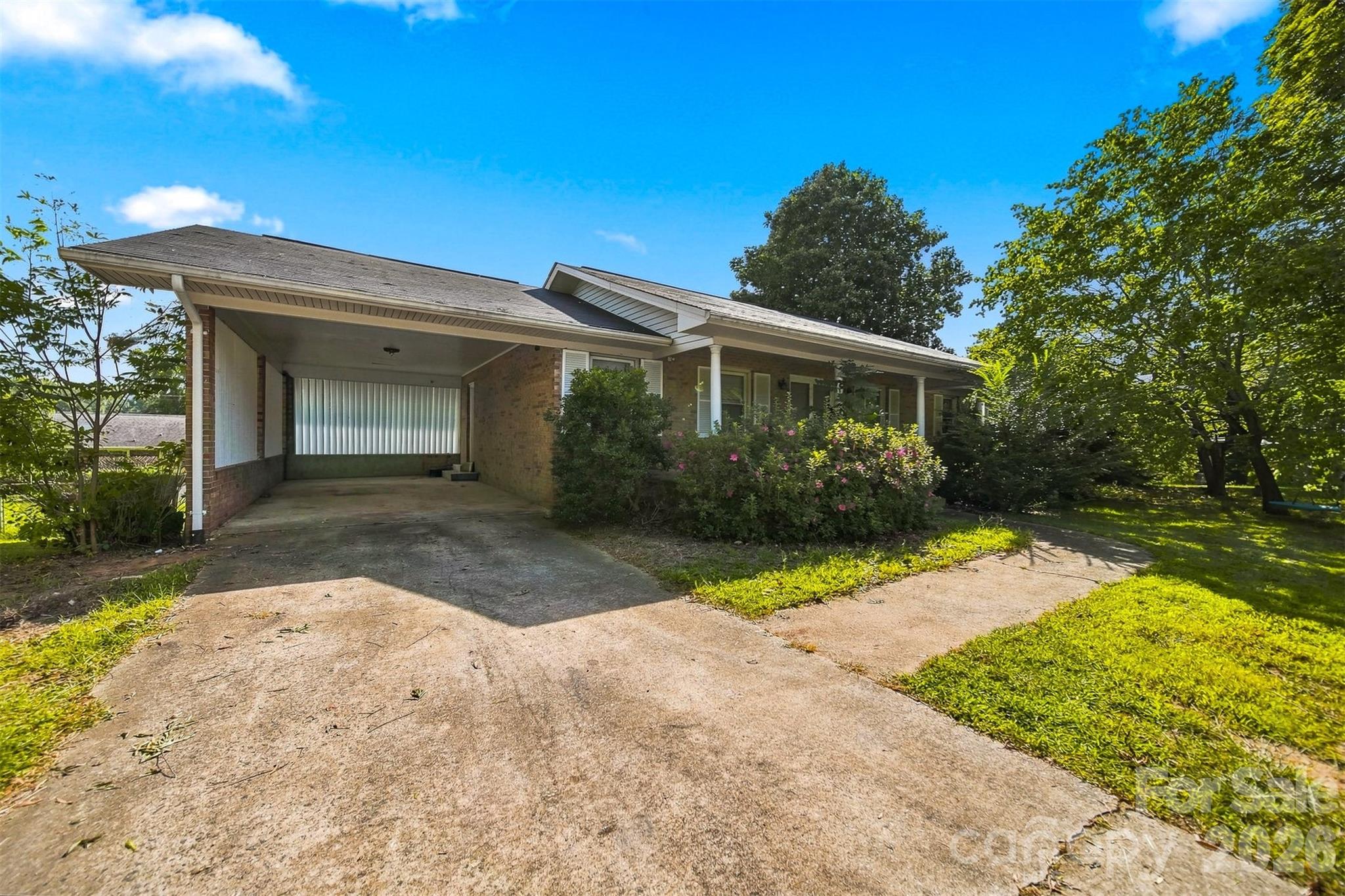 2103 2nd Ave NW, Hickory, NC 28601