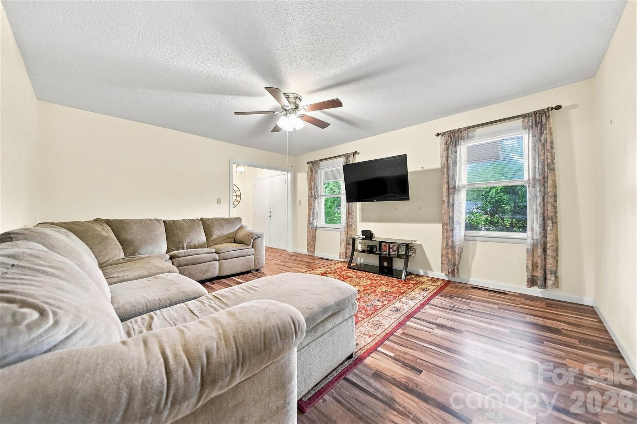 2103 2nd Ave NW, Hickory, NC 28601