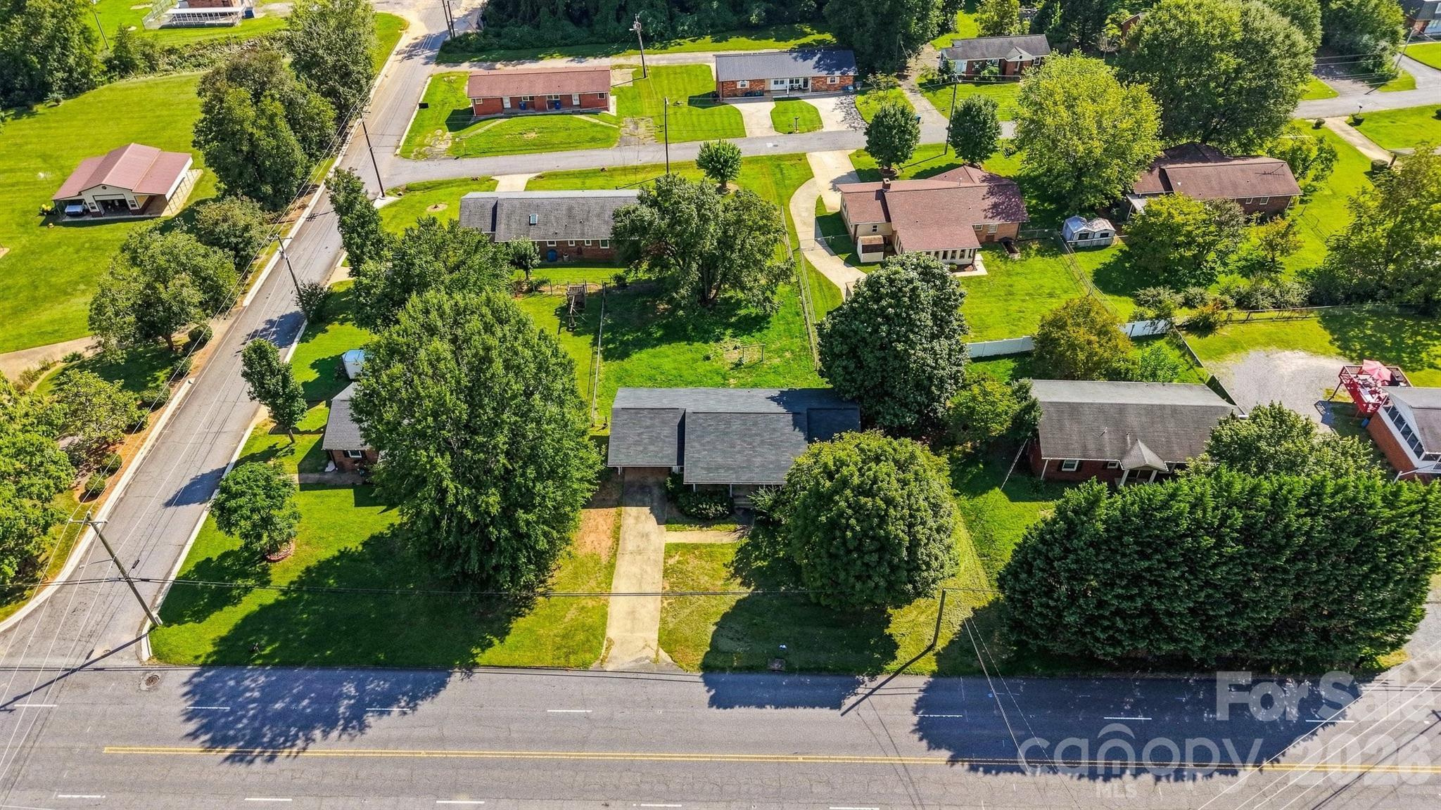2103 2nd Ave NW, Hickory, NC 28601