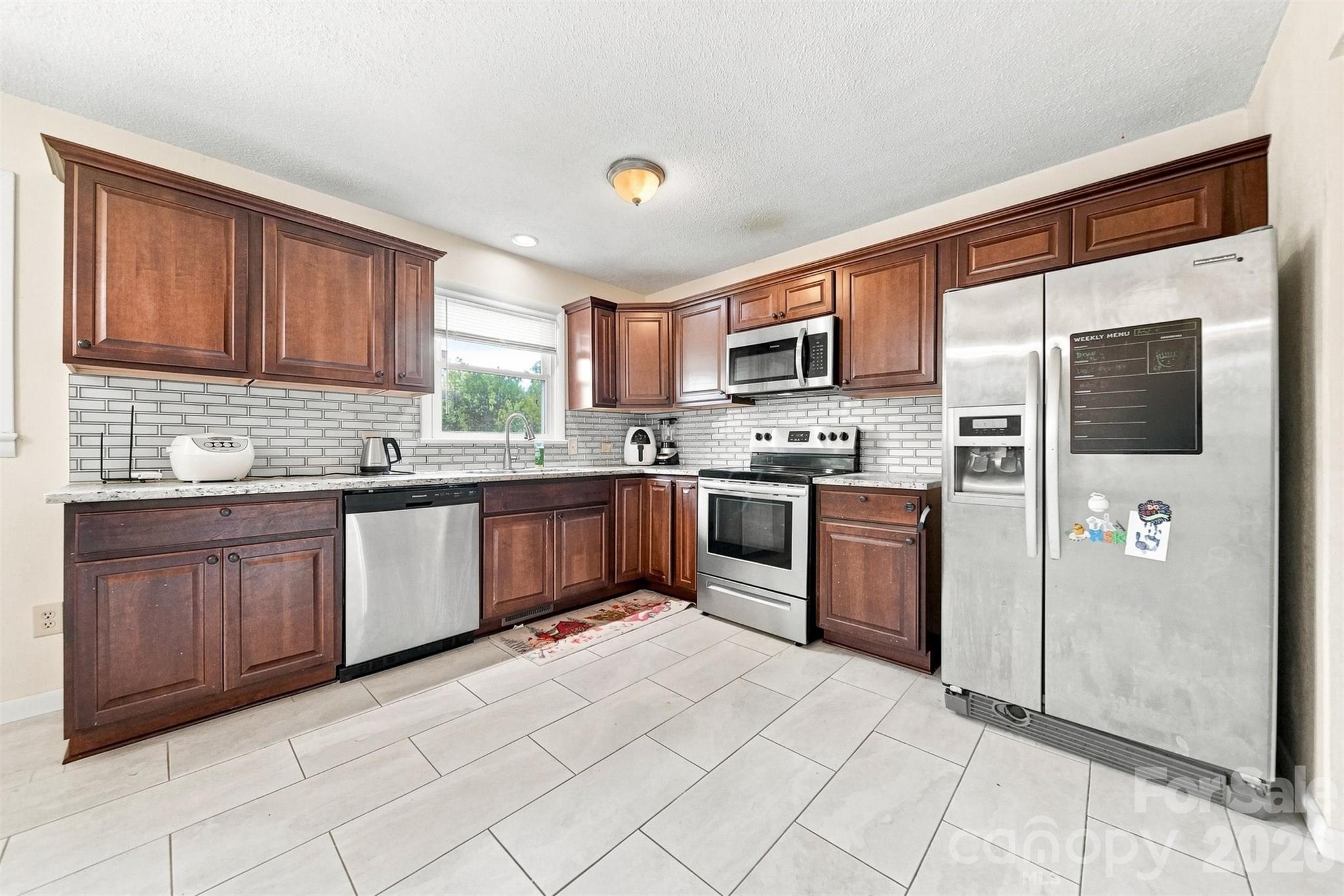 2103 2nd Ave NW, Hickory, NC 28601