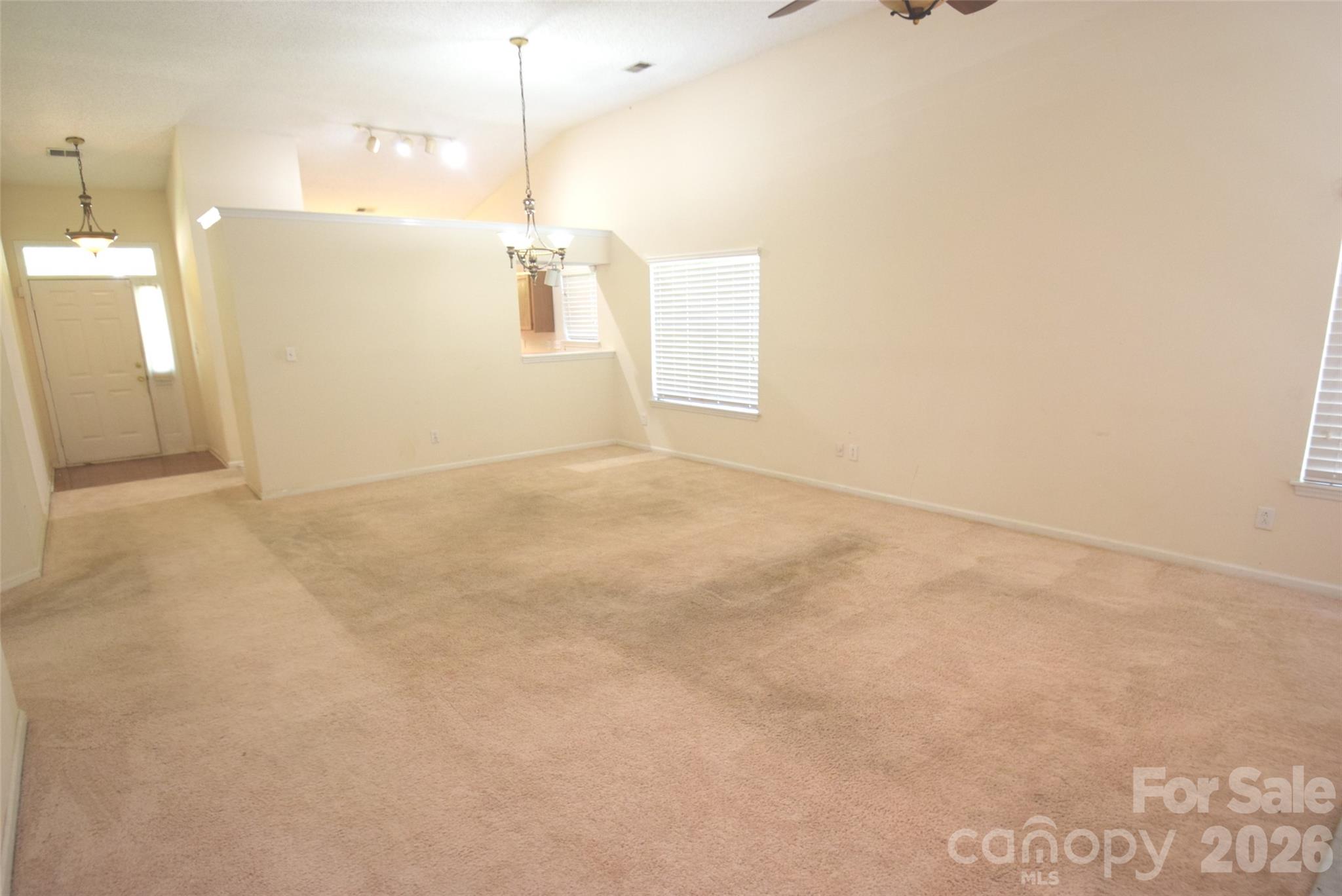 730 Oakbluff Cir, Charlotte, NC 28216