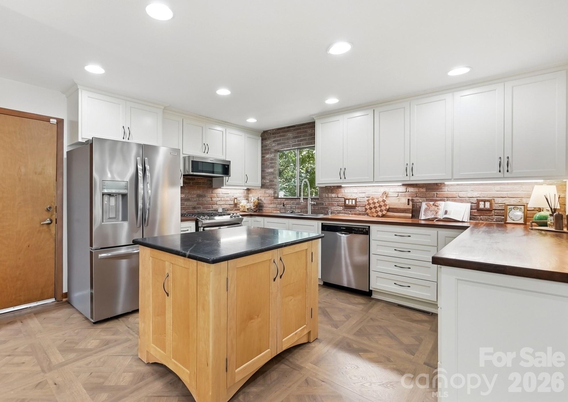 872 Old Bell Rd, Charlotte, NC 28270