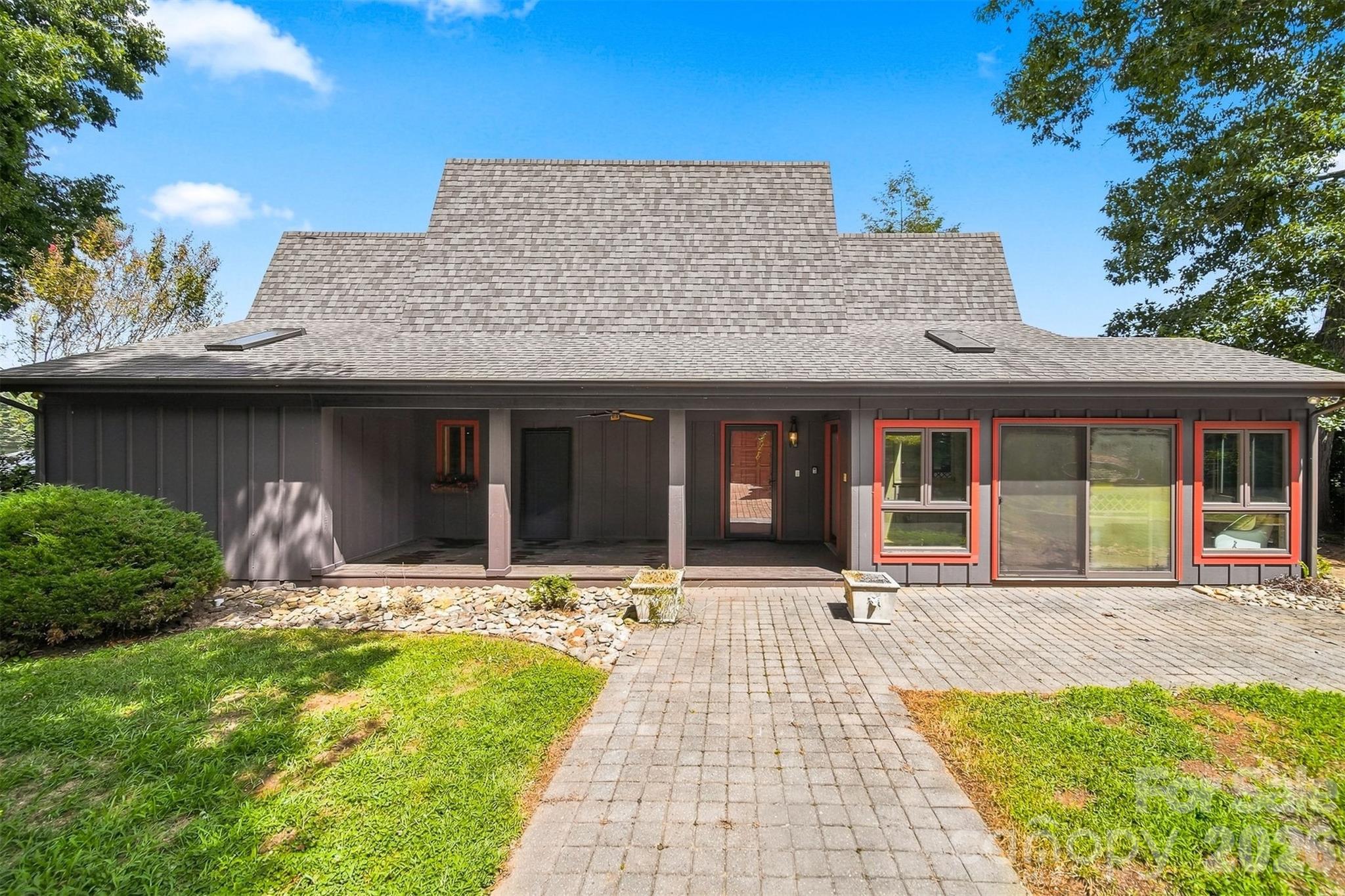 6580 Central Dr, Conover, NC 28613