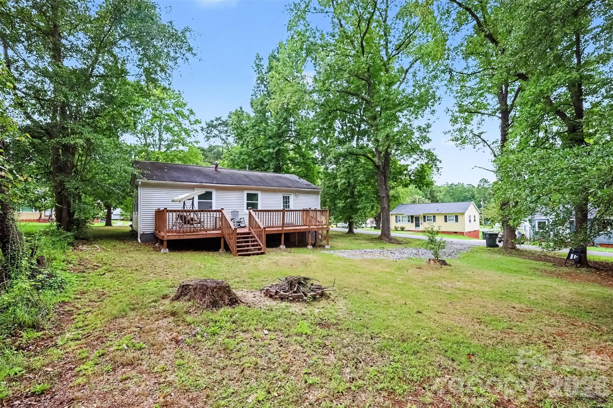 802 Stowe Dr, Lowell, NC 28098