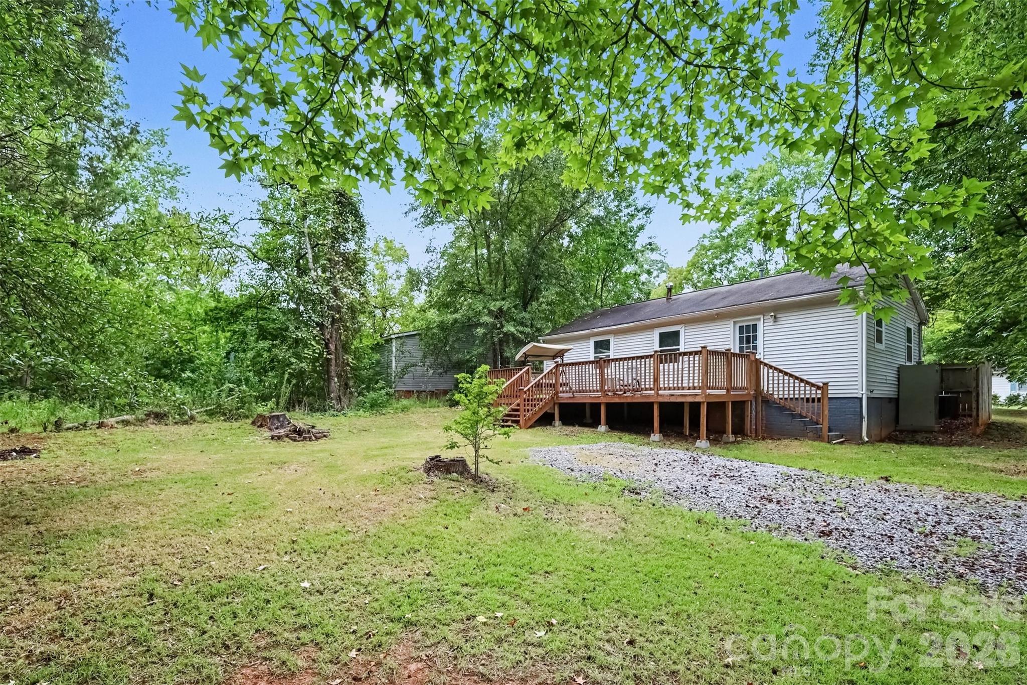802 Stowe Dr, Lowell, NC 28098