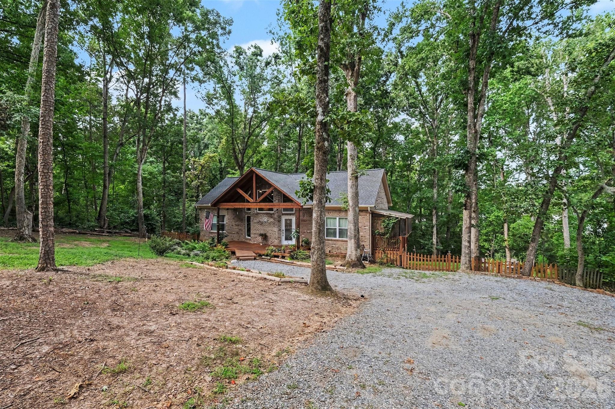 1042 Rosewood Dr, Dallas, NC 28034