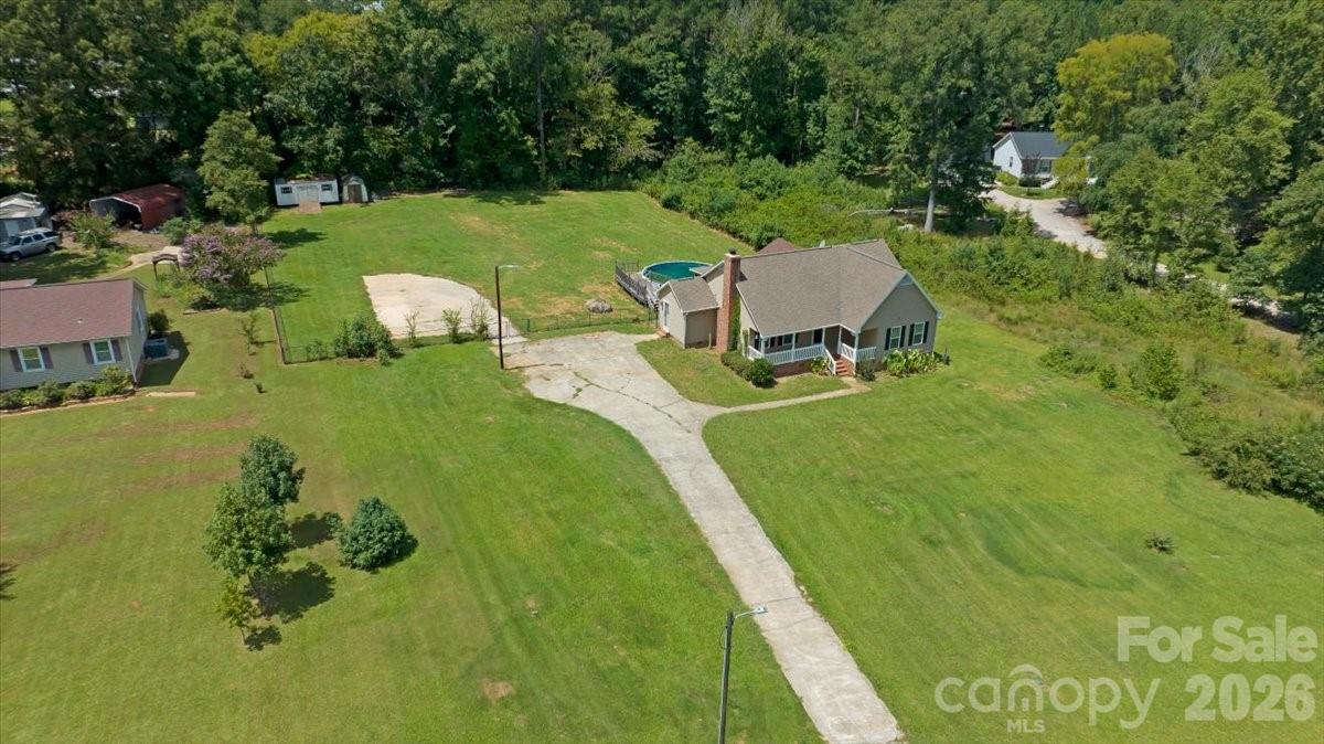 2827 E Pinewood Rd, Chester, SC 29706
