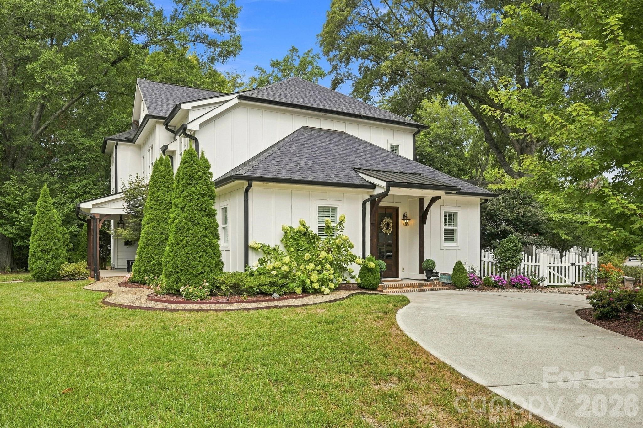 3135 E Ford Rd, Charlotte, NC 28205