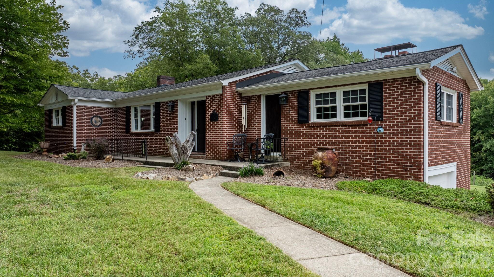 2210 19th Ave SE, Hickory, NC 28602