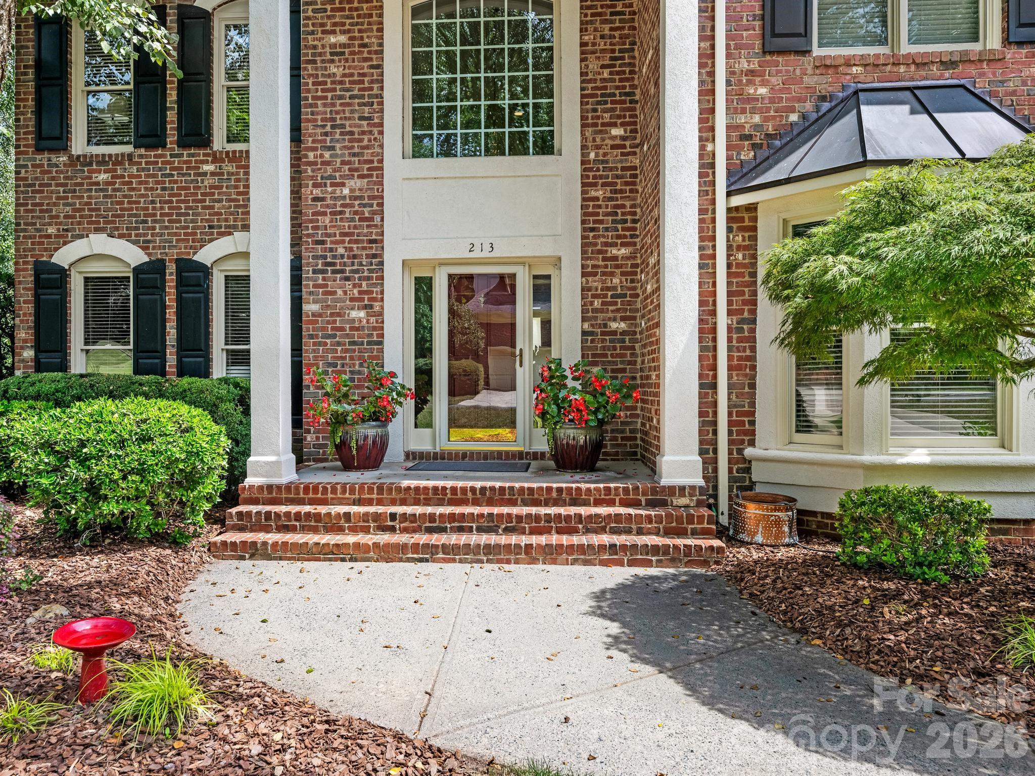 213 Summermore Dr, Charlotte, NC 28270