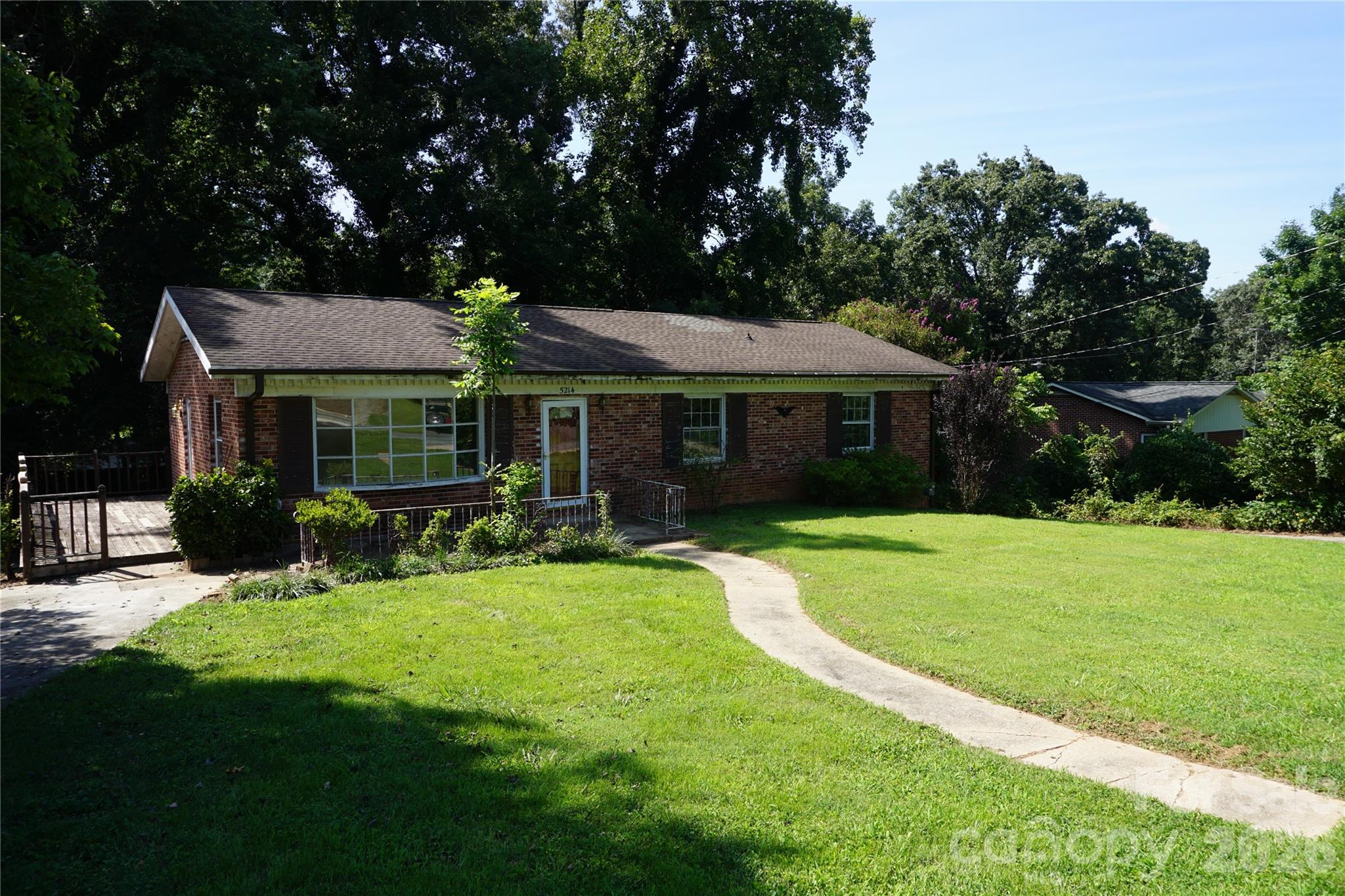 5214 Northview Dr, Hickory, NC 28601