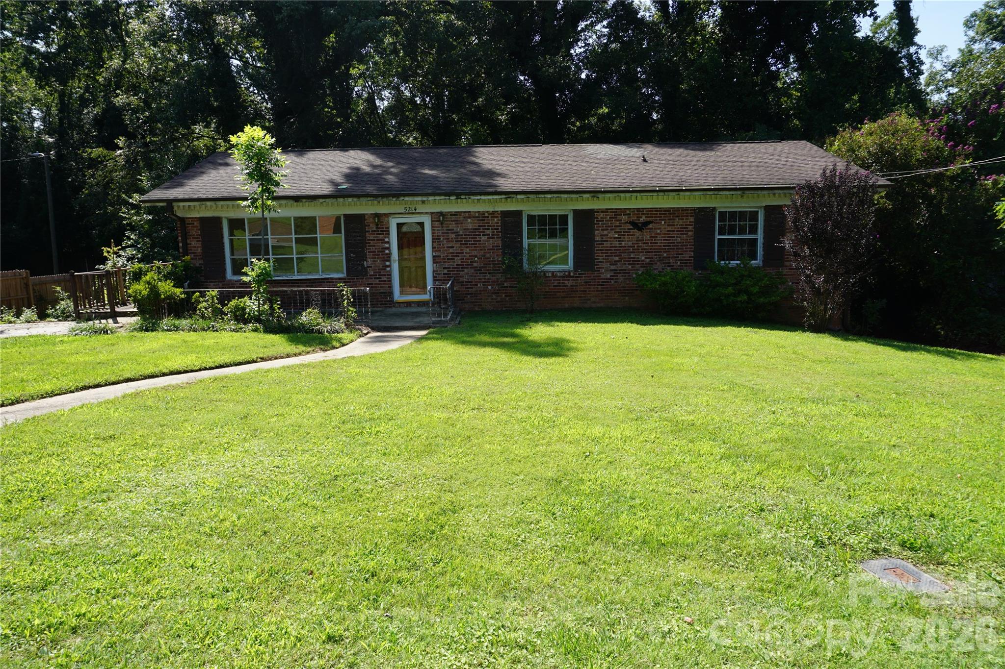 5214 Northview Dr, Hickory, NC 28601