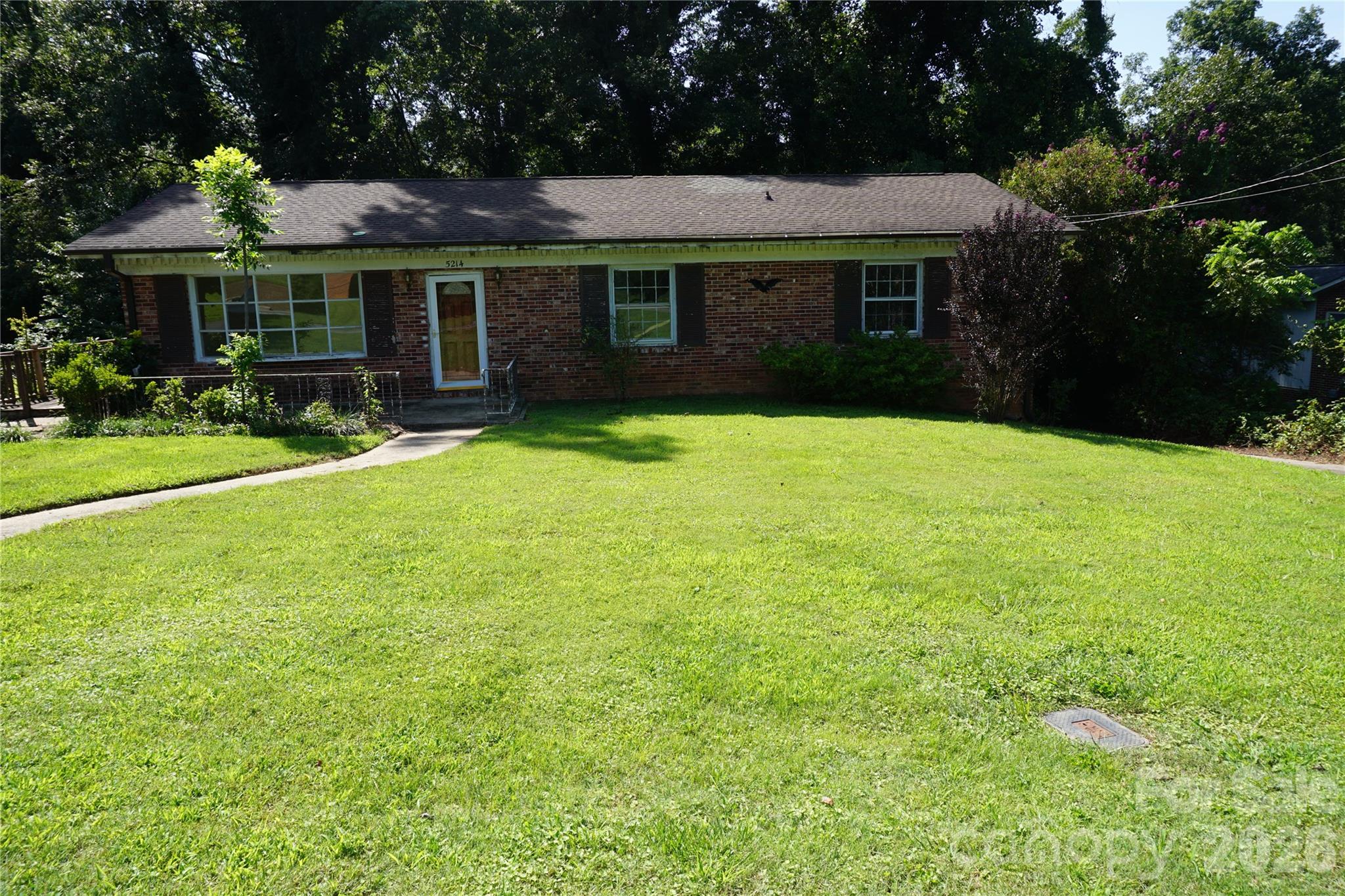 5214 Northview Dr, Hickory, NC 28601