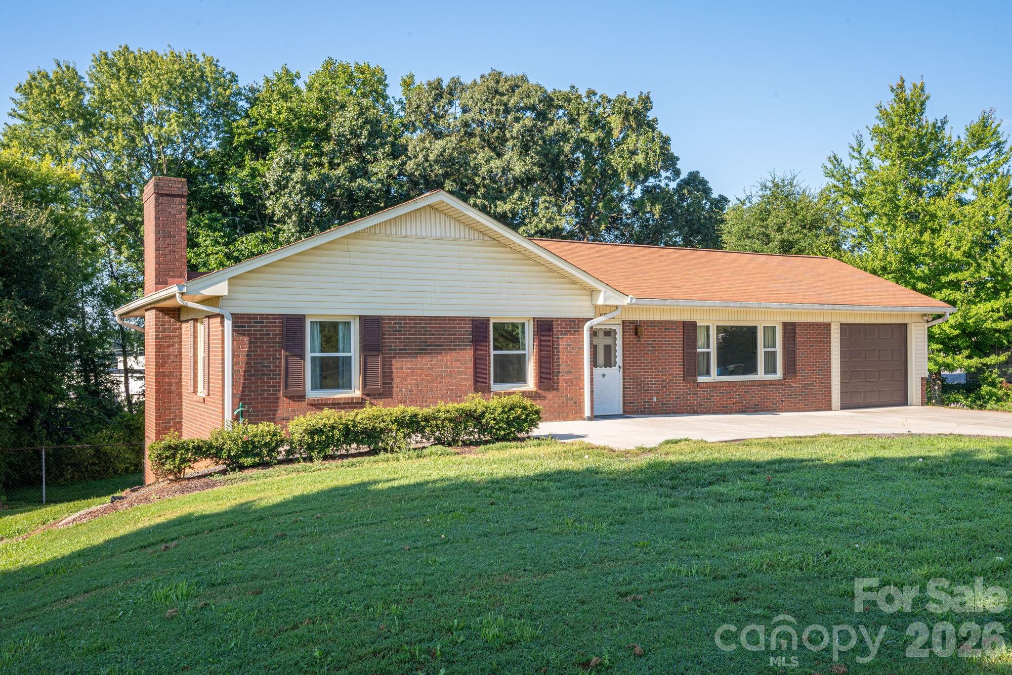 1306 11th Ave SE, Hickory, NC 28602