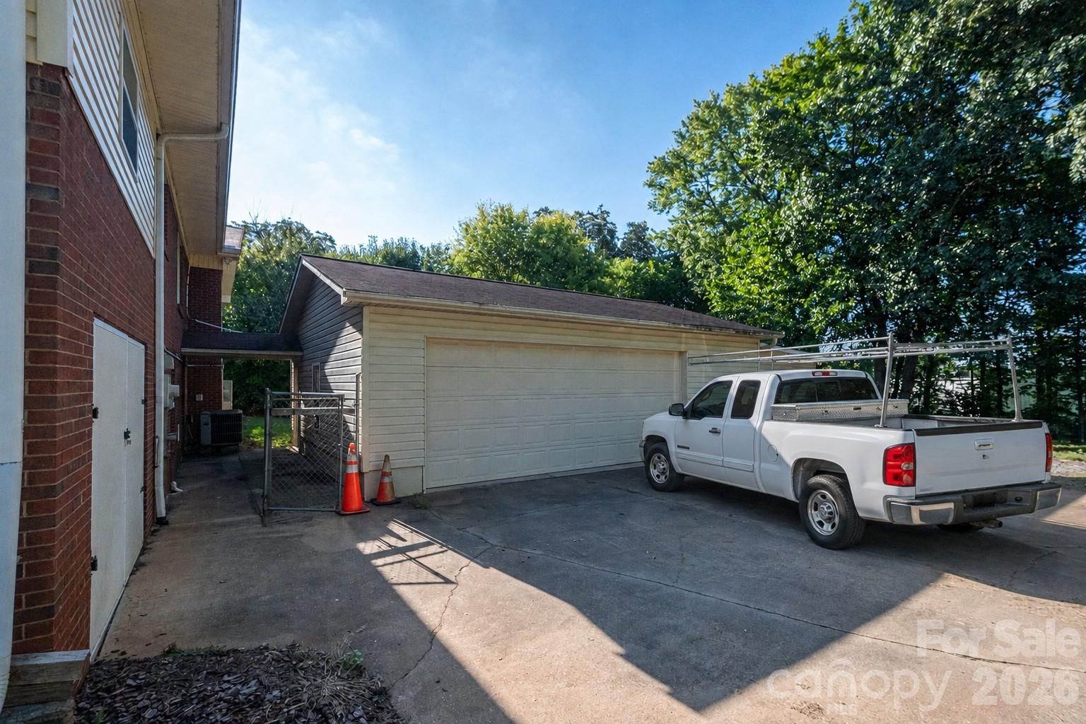 1306 11th Ave SE, Hickory, NC 28602