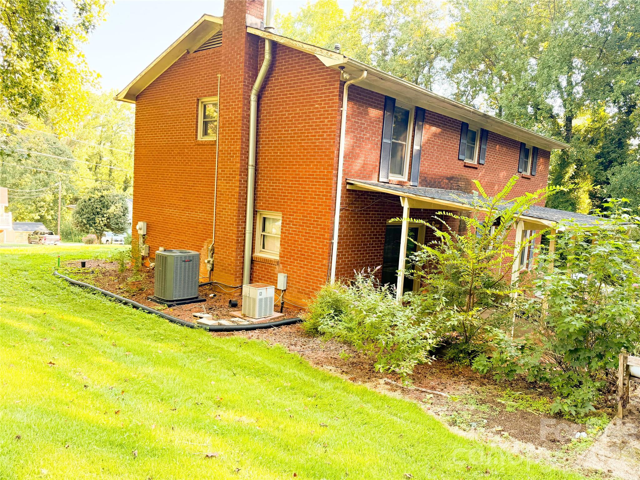 301 Starmount Dr, Statesville, NC 28677