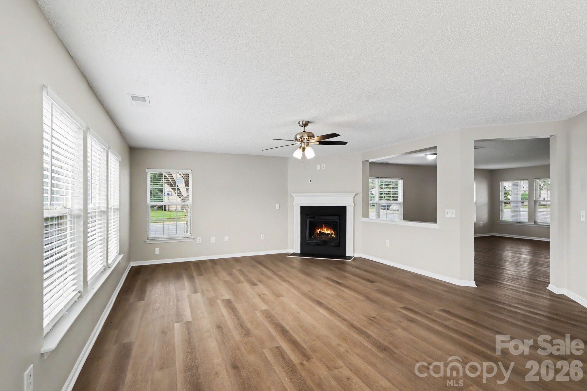 4022 Houldsworth Dr, Charlotte, NC 28213