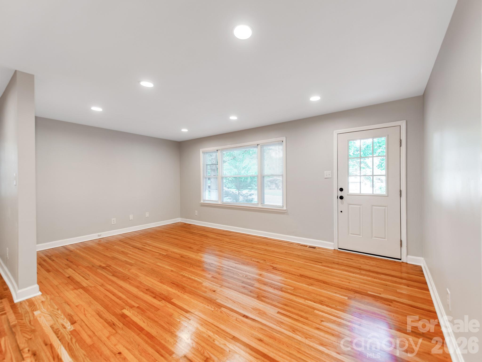 3326 Bonneville Dr, Charlotte, NC 28205