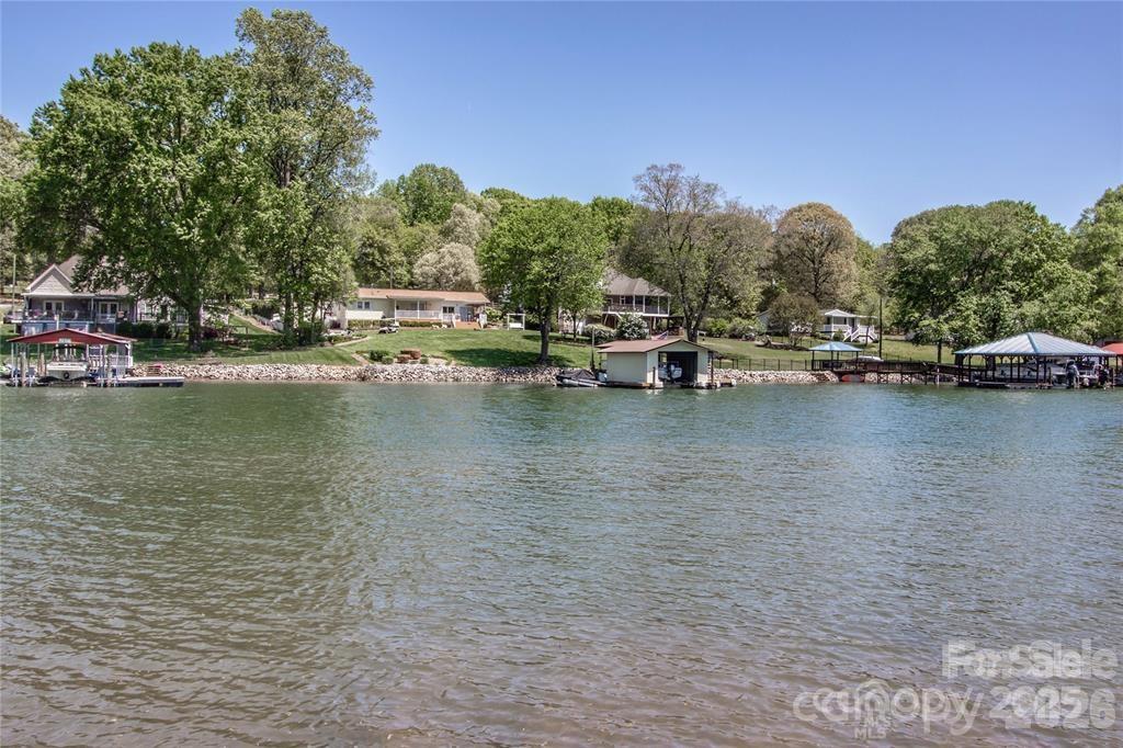 4279 Candlewood Dr, Sherrills Ford, NC 28673