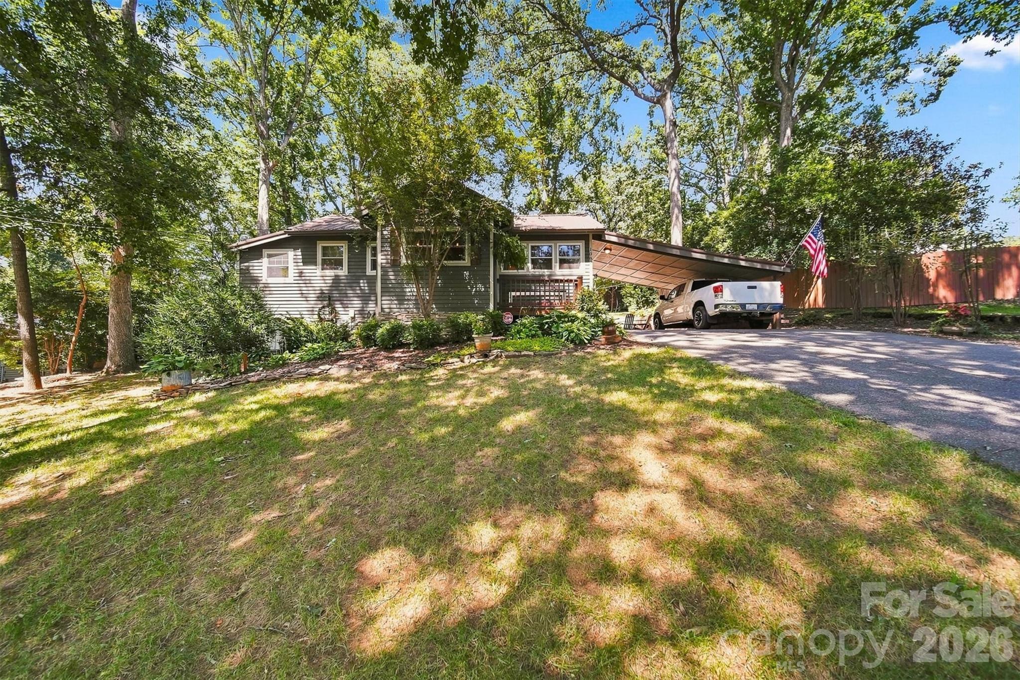 1068 5th Avenue Ct NW, Hickory, NC 28601