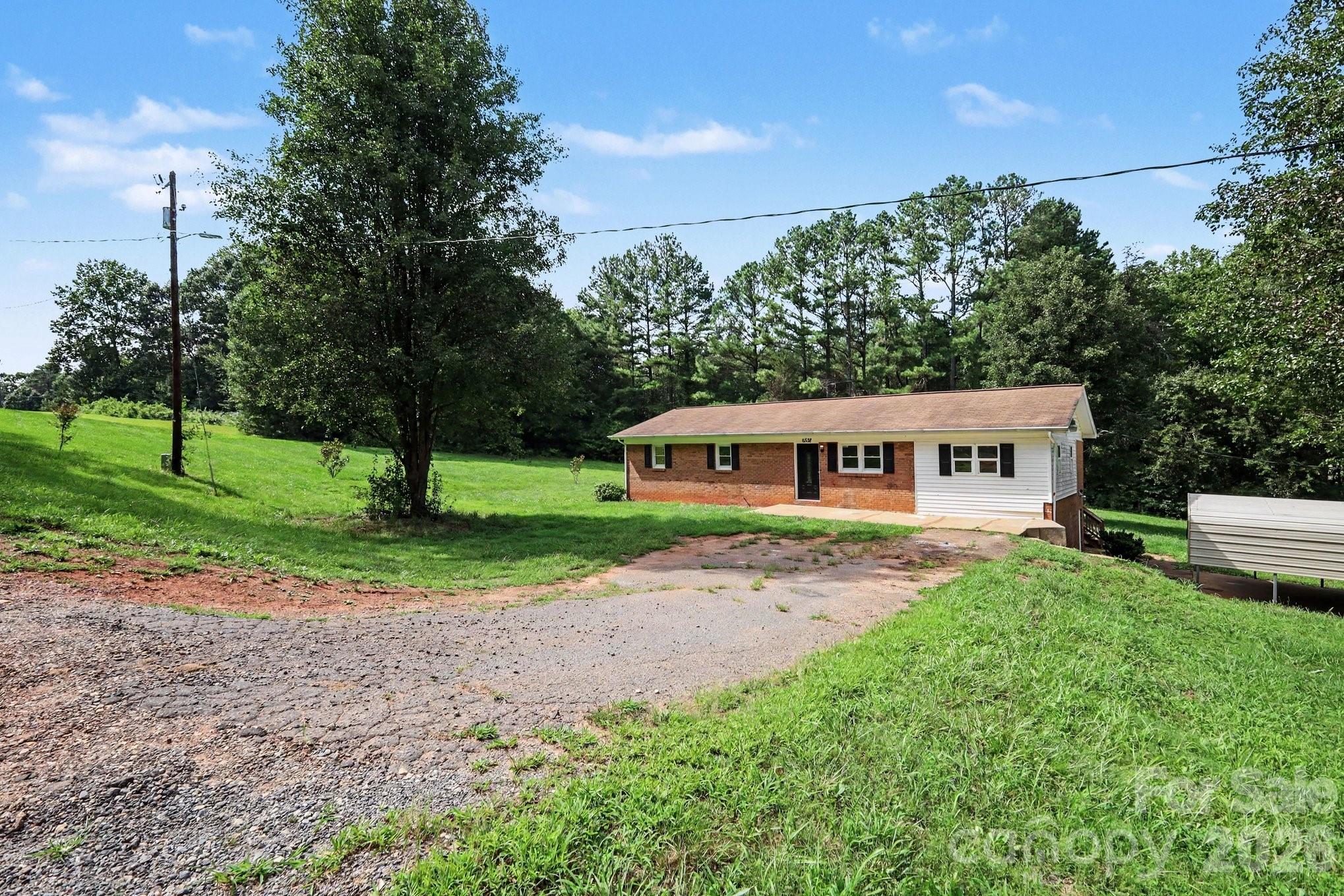6338 Fairlane St, Hickory, NC 28602