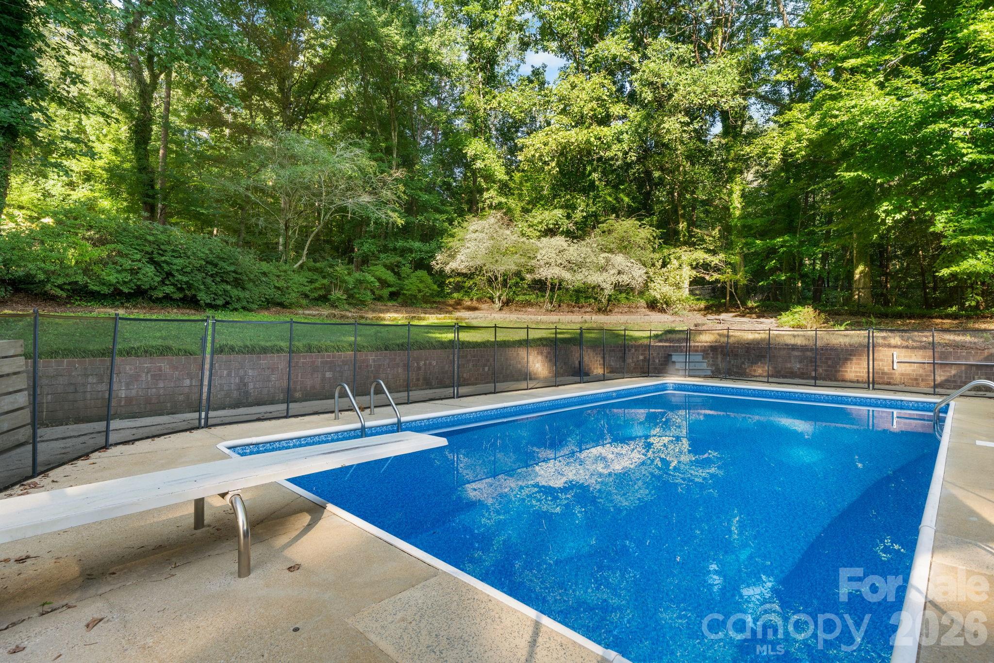 2015 12th Street Dr NW, Hickory, NC 28601