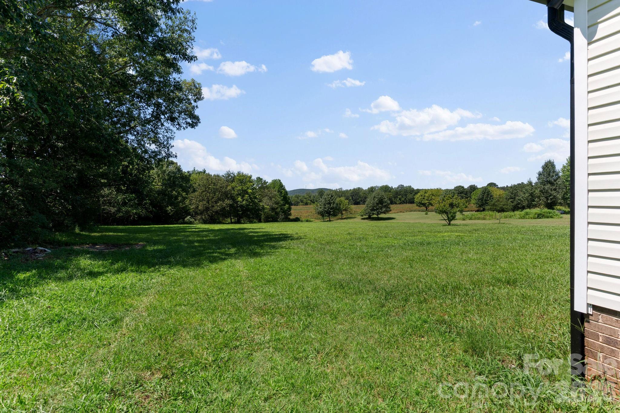 1633 N Brook 3 School Rd, Vale, NC 28168