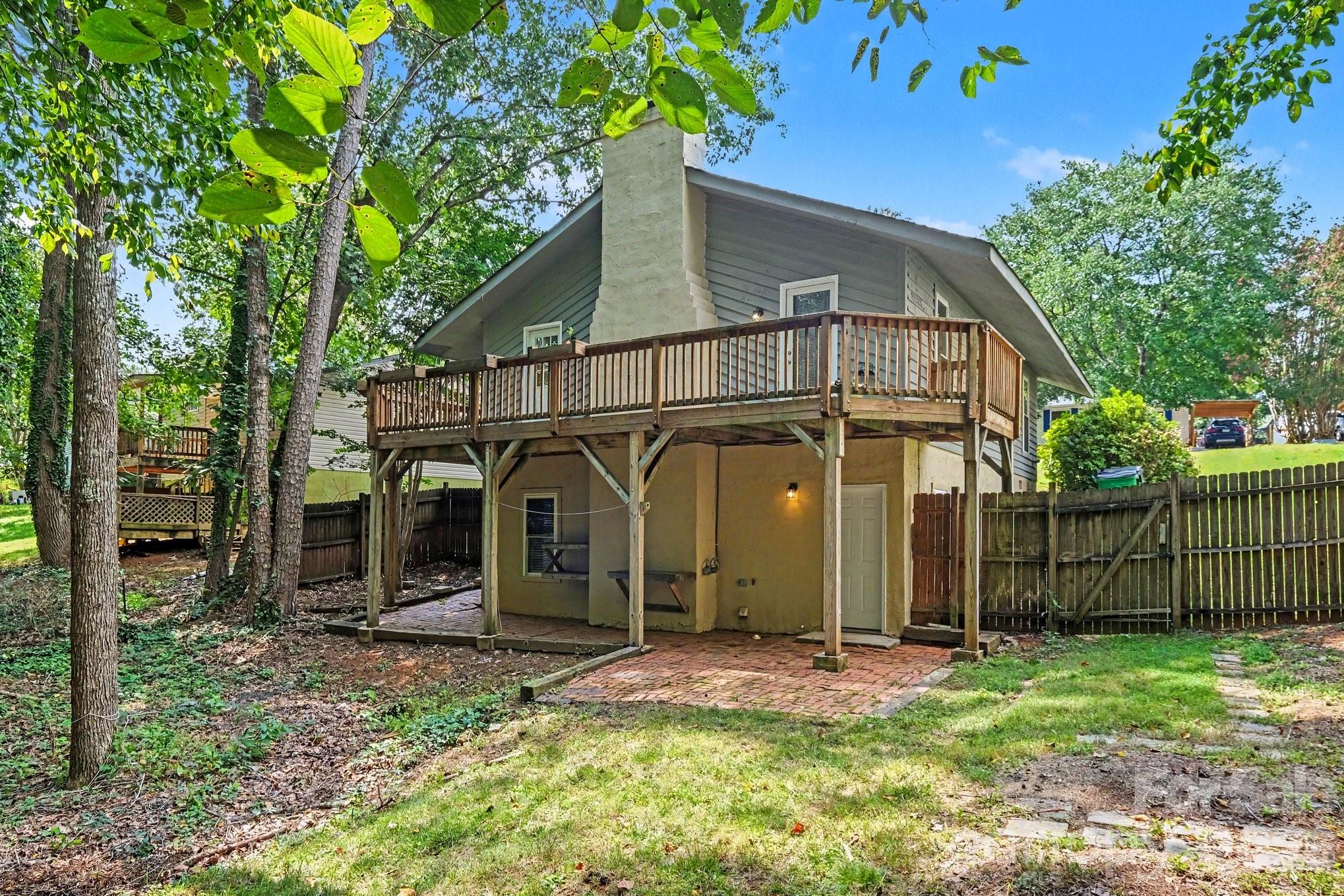 8163 Walnut Creek Ln, Charlotte, NC 28227