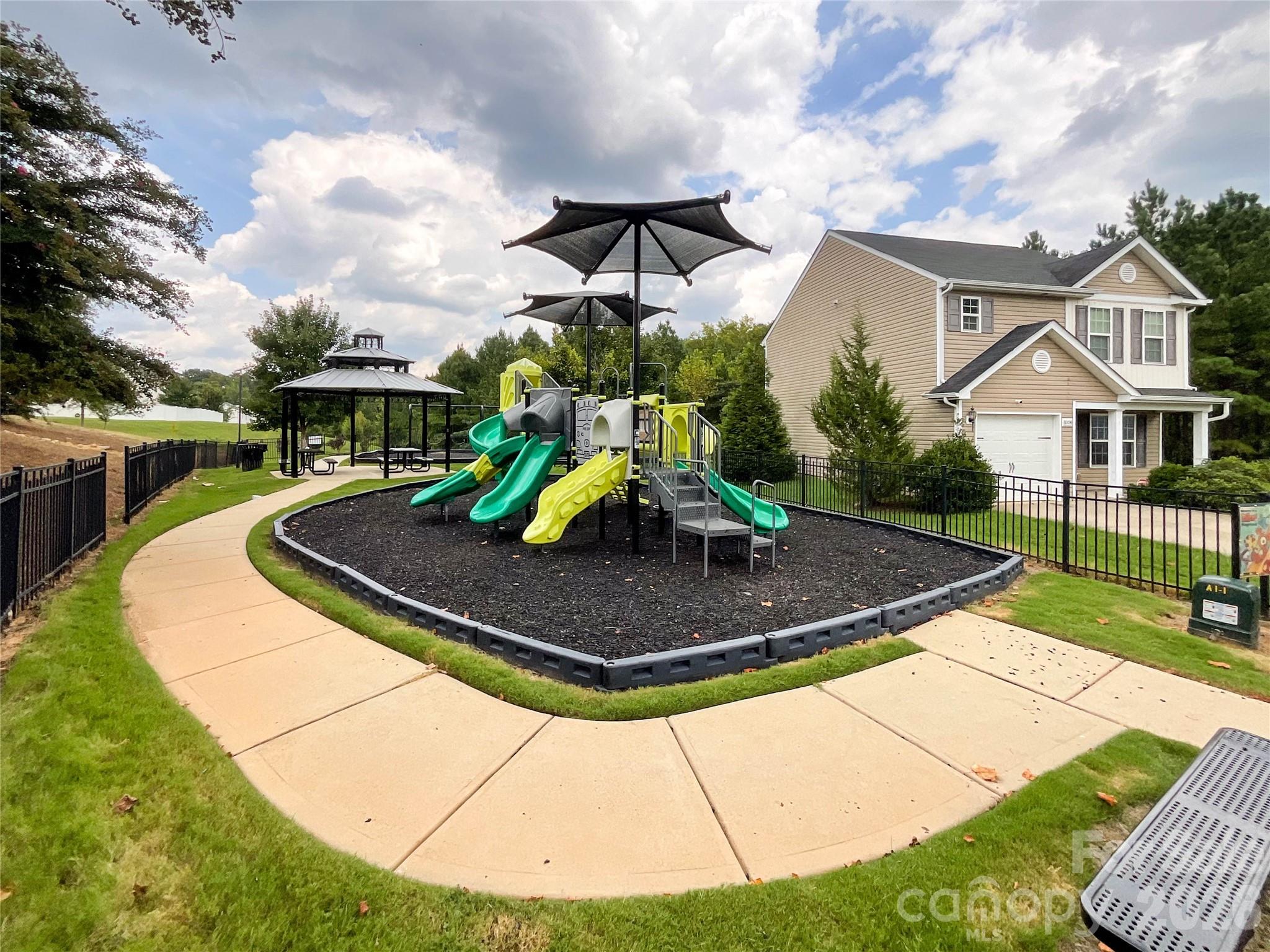 3005 Chatuge Ct, Charlotte, NC 28214