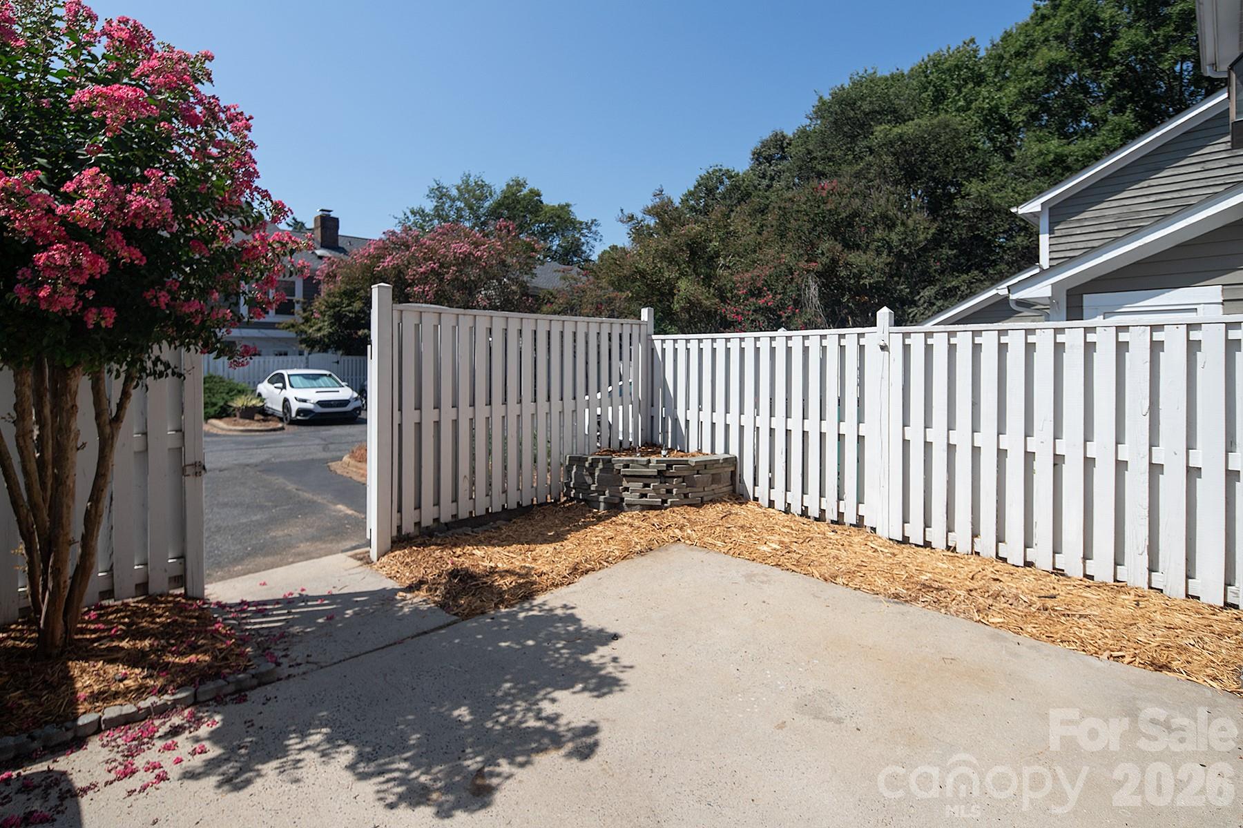 8228 Legare Ct, Charlotte, NC 28210