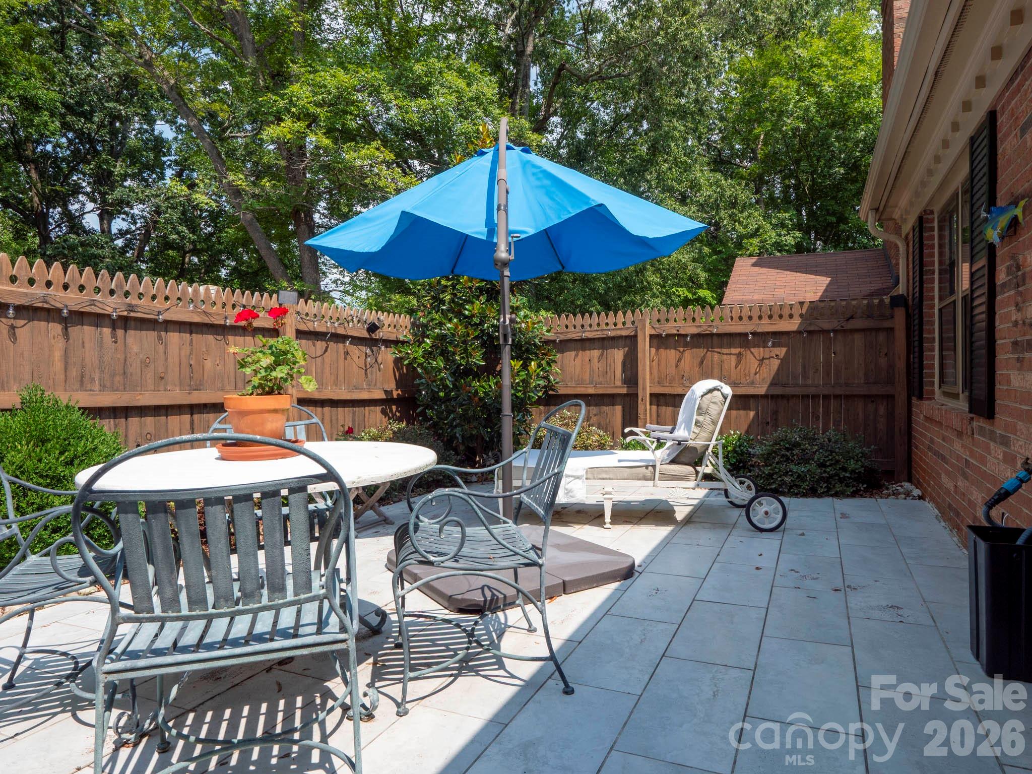 9028 Providence Colony Dr, Charlotte, NC 28277