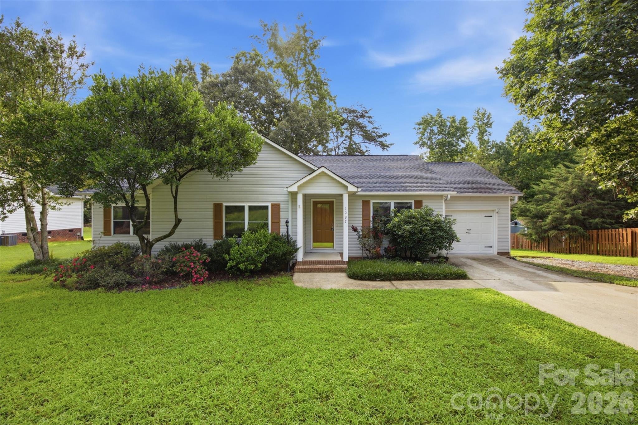 1297 Creekview Dr, Gastonia, NC 28052