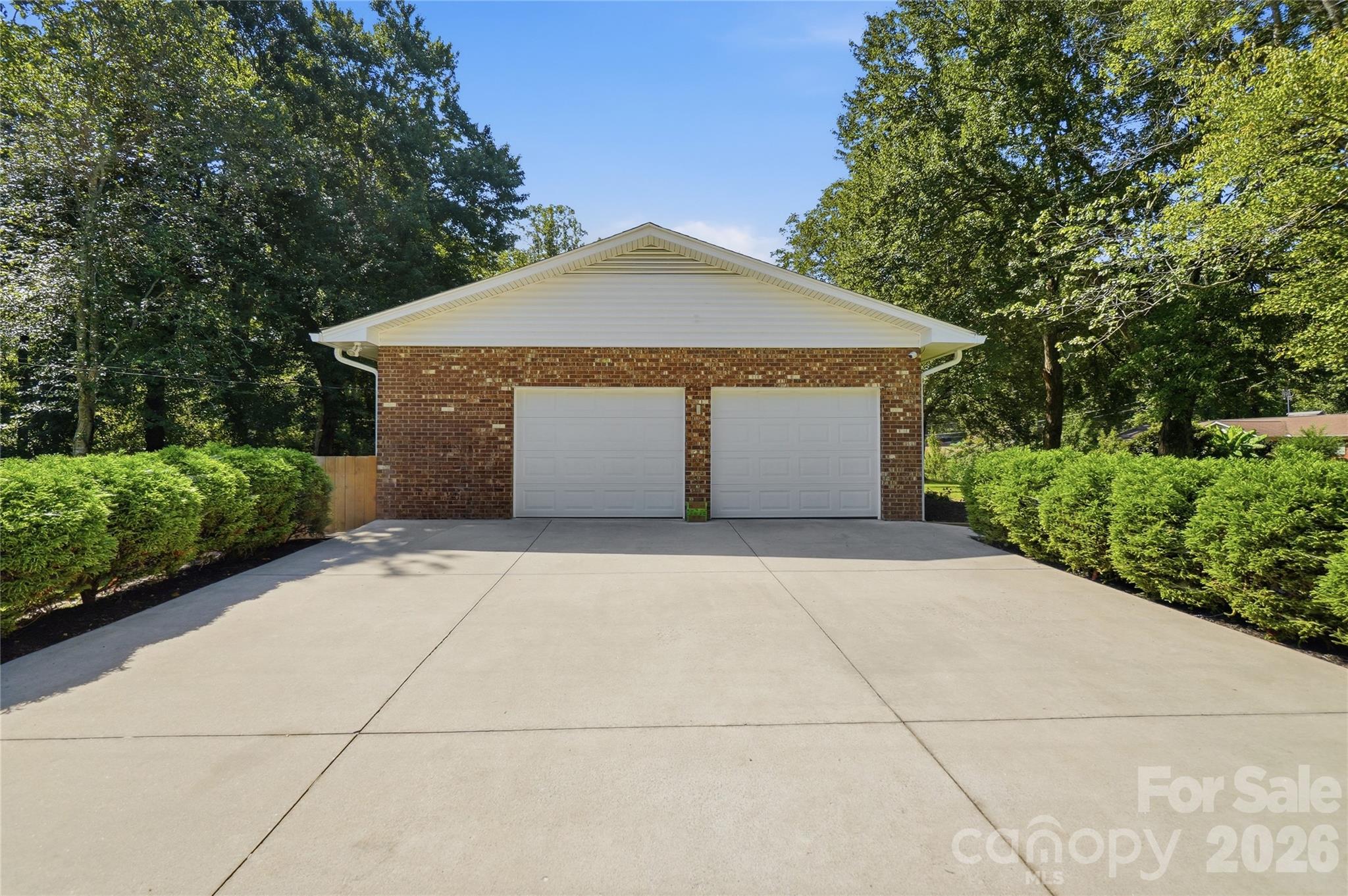 1690 26th St NE, Hickory, NC 28601