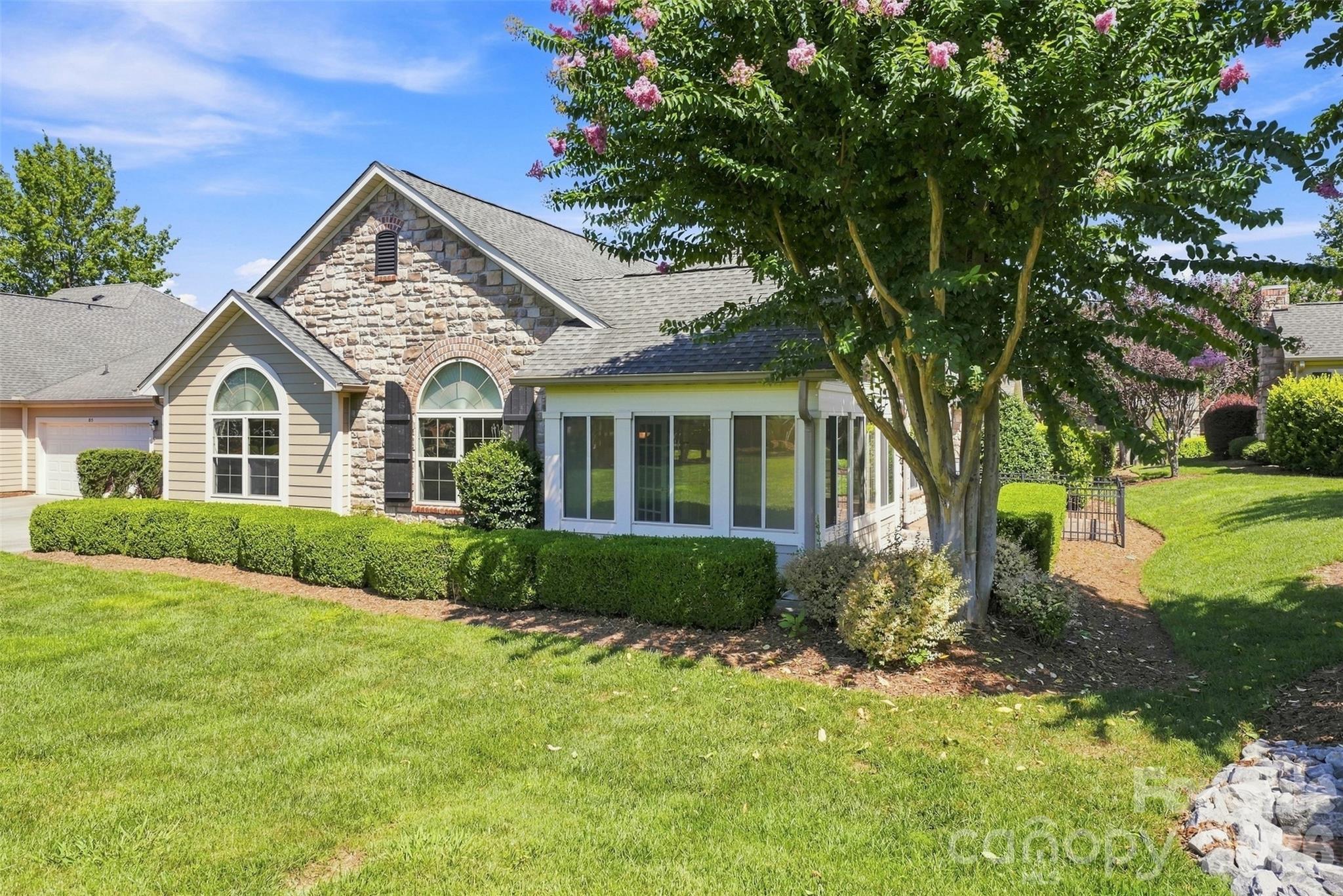 821 Ledgestone Ct, Tega Cay, SC 29708