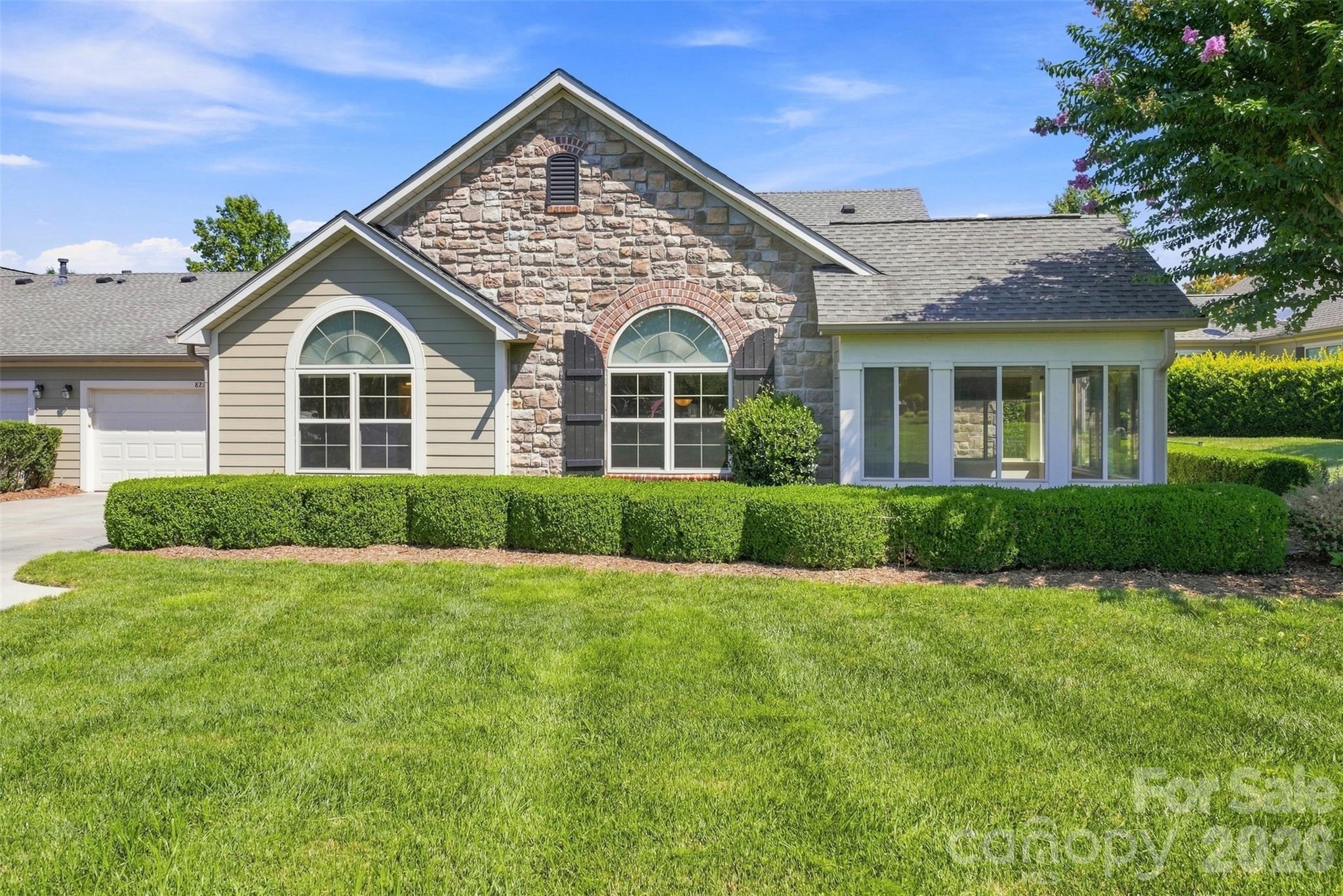 821 Ledgestone Ct, Tega Cay, SC 29708