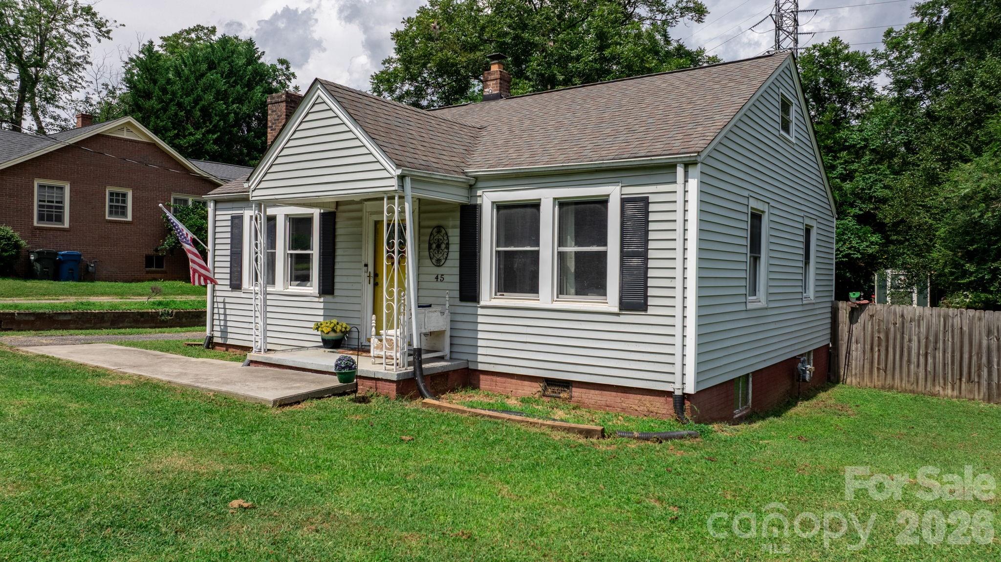 45 26th Ave NE, Hickory, NC 28601